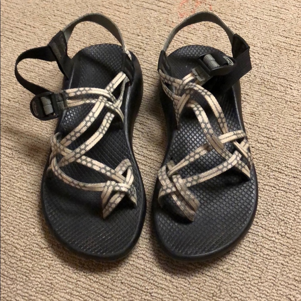 Chacos w/ toe loop